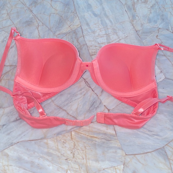 32А Victoria's Secret Bombshell Miraculous Push Up Bra -Adds 2 Cup Sizes - Picture 6 of 8